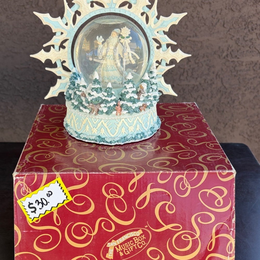 San Francisco Music Box Co. - Vintage Musical Snow Globe